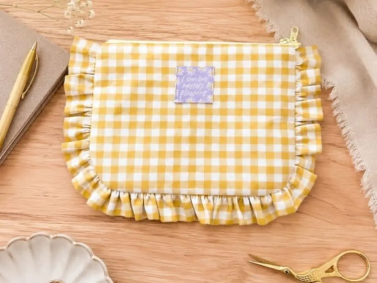Atelier couture Pochette &agrave; volants &agrave; Annecy (74)