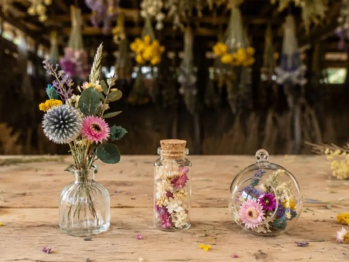 Atelier créatif autour des fleurs séchées à Montegut (32)