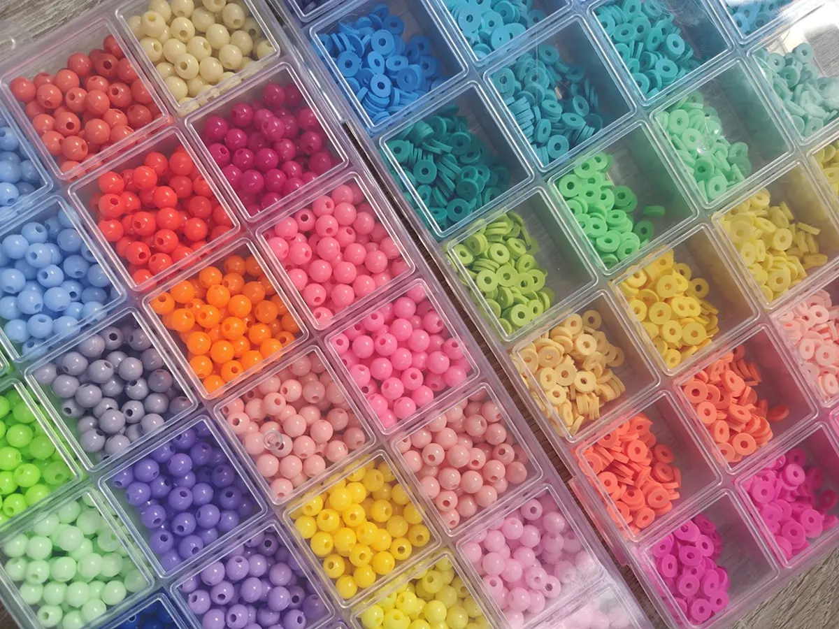 Atelier créatif enfants – Bracelets de perles