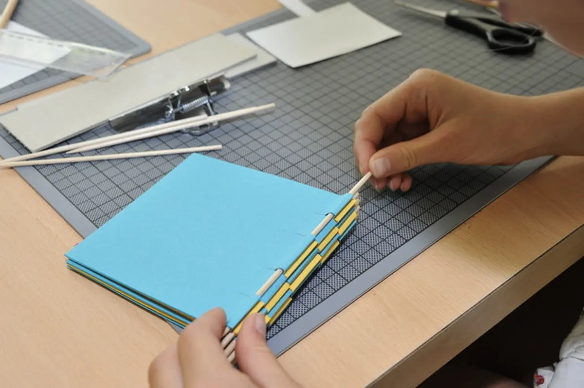 Atelier Créatif - Les Petits Carnets (initiation à La Reliure En Charnière Piano)