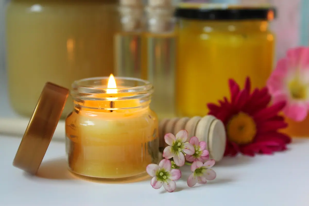 Atelier Création aux Carillons du Bois de l'Orme : Bougie à la cire d'abeille et gommage naturel