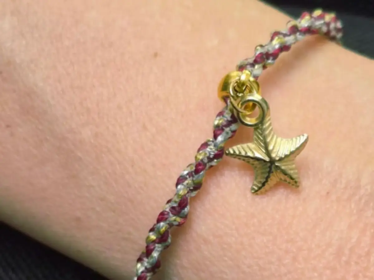 Atelier création bijou en micro-macramé à Ventabren (13)