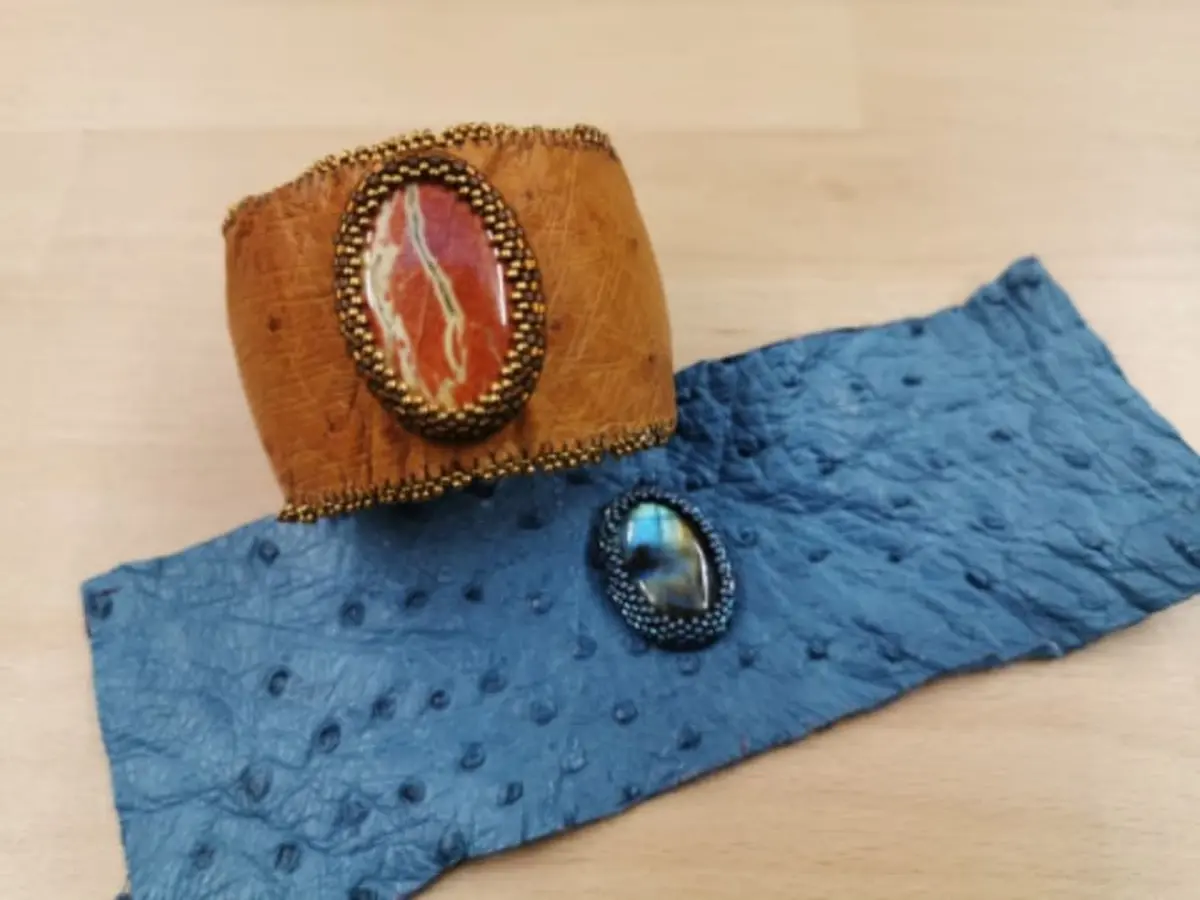 Atelier création bijoux en perles brodées proche de Lyon (69)