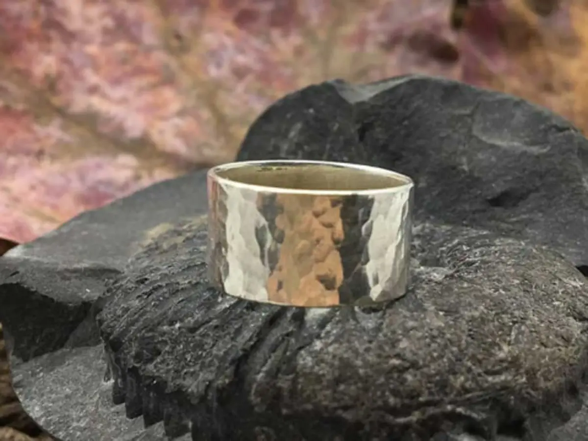 Atelier création d'un anneau martelé à Strasbourg (67)