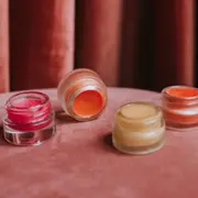 Atelier création d'un baume, gloss ou huile à lèvres à Paris 20è