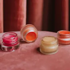 Atelier création d'un baume, gloss ou huile à lèvres à Paris 20è
