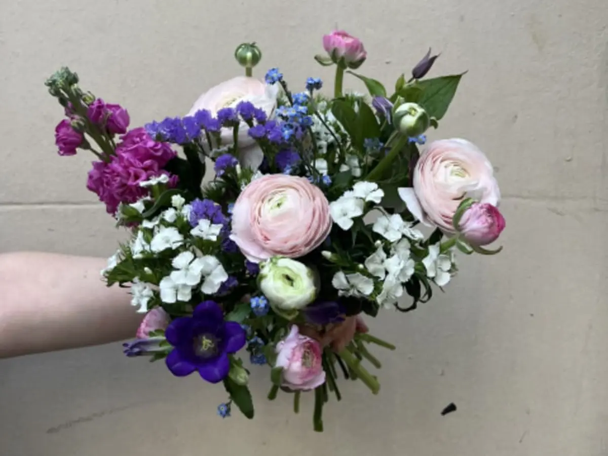 Atelier création d'un bouquet de fleurs à Paris  20ème