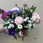 Atelier création d'un bouquet de fleurs à Paris  20ème