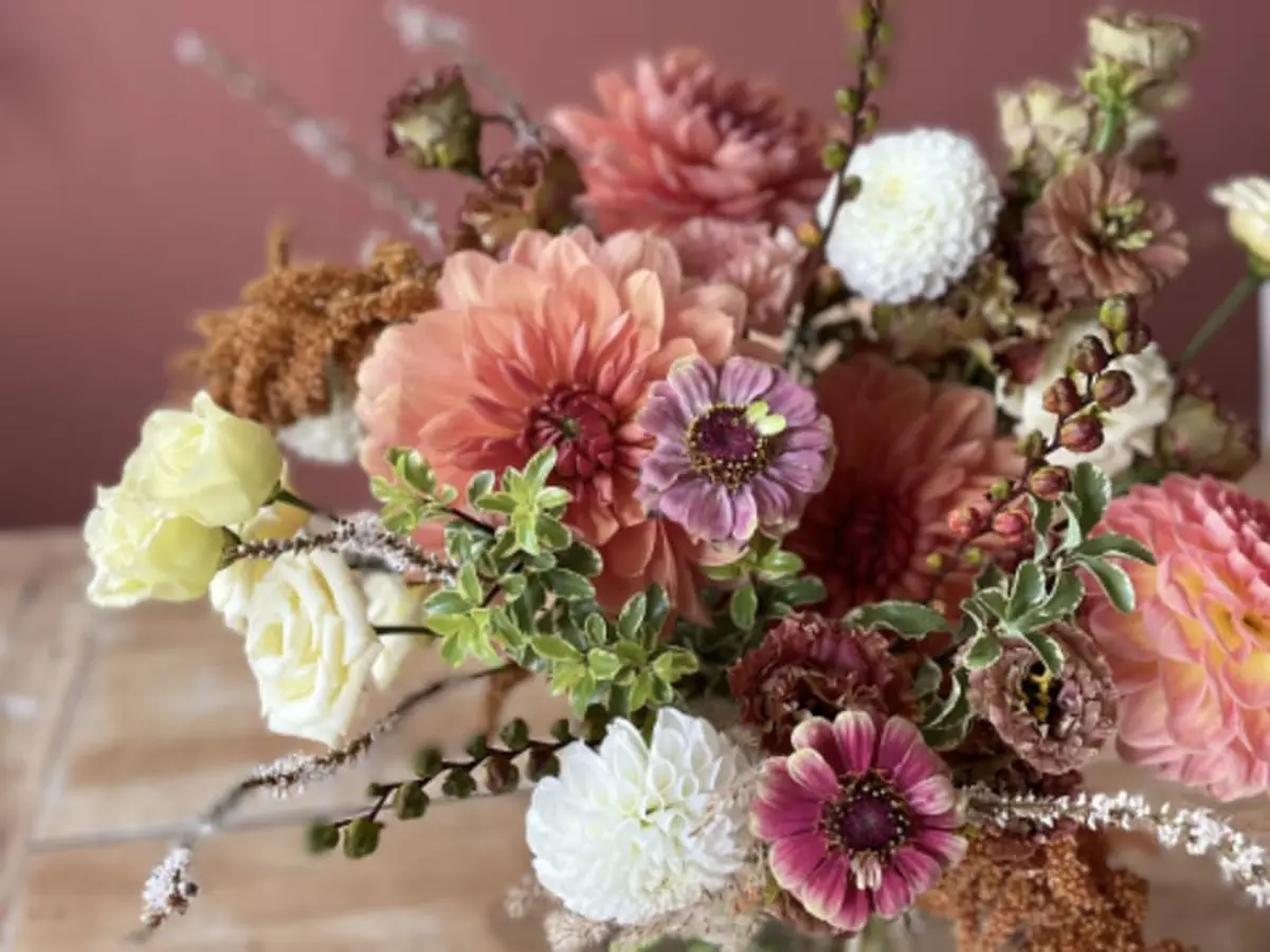 Atelier création d’un bouquet de fleurs de saison à Mouvaux (59)