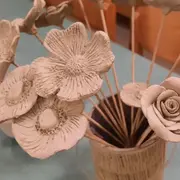 Atelier création d'un bouquet de fleurs en argile à Paris 14ème