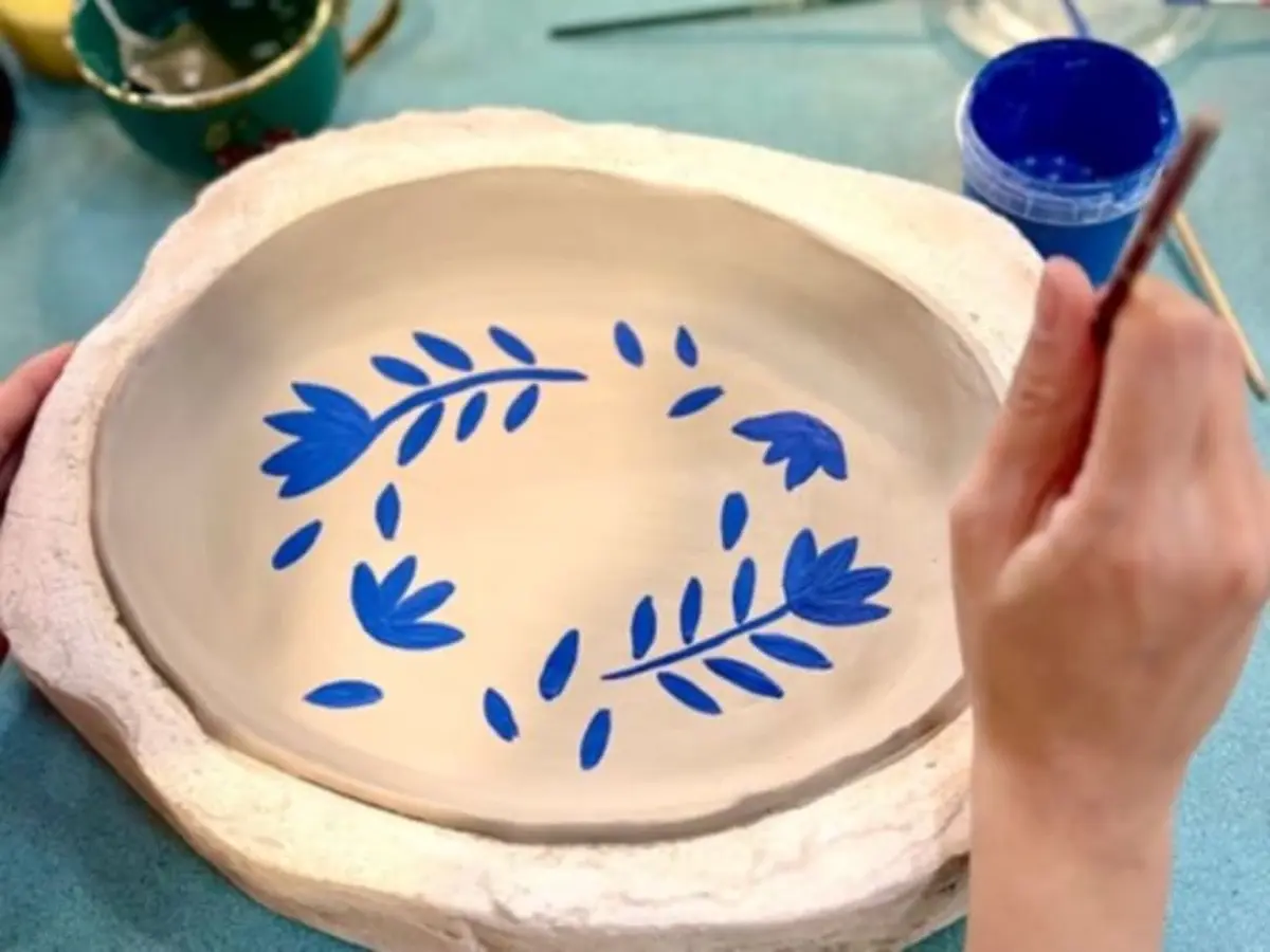 Atelier création d'un plat & d'une tasse en argile à Paris 14ème