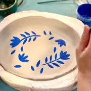 Atelier création d'un plat & d'une tasse en argile à Paris 14ème