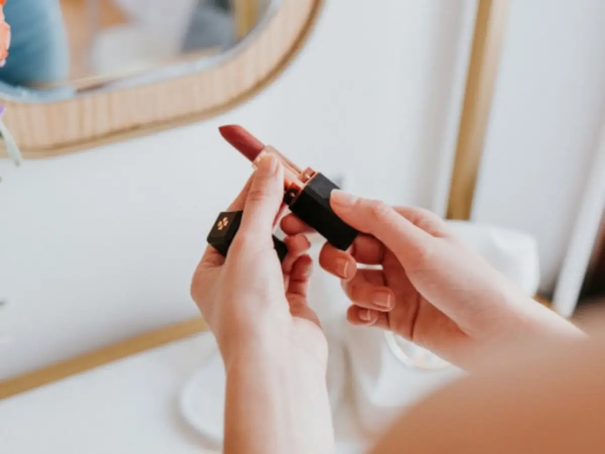 Atelier création d'un rouge à lèvres à Paris 20ème