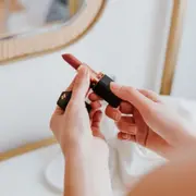 Atelier création d'un rouge à lèvres à Paris 20ème