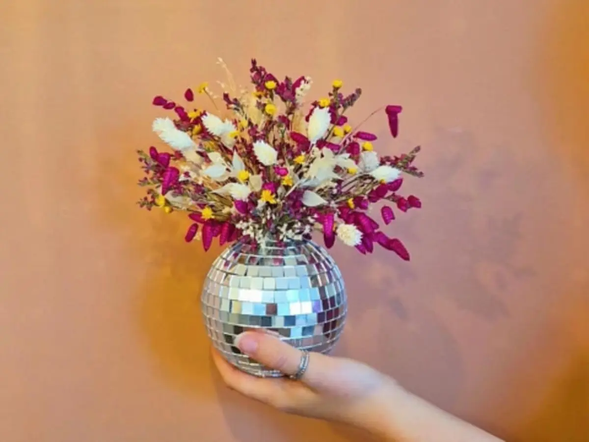 Atelier création d'une boule à facettes fleurie à Mouvaux (59)