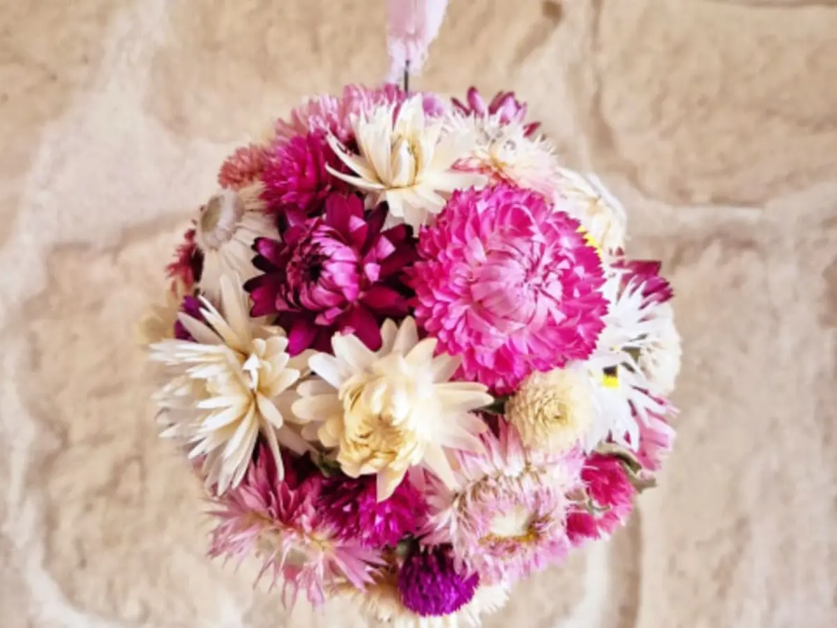 Atelier création d'une boule fleurie suspendue à Laval (53)