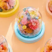 Atelier création d'une cloche de fleurs séchées à Paris 20ème