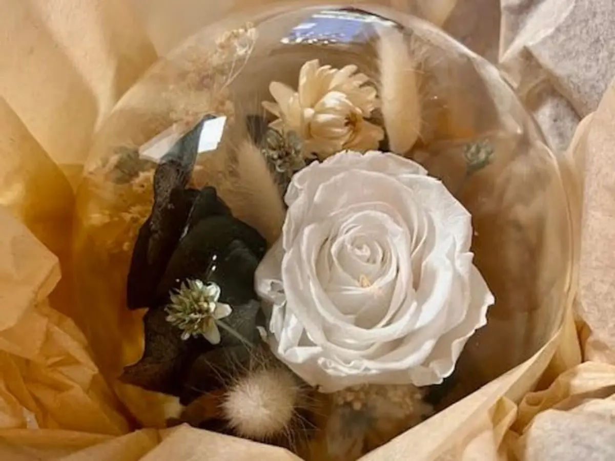 Atelier création d'une cloche en fleurs séchées à Paris 15ème