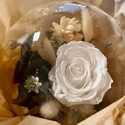 Atelier création d'une cloche en fleurs séchées à Paris 15ème