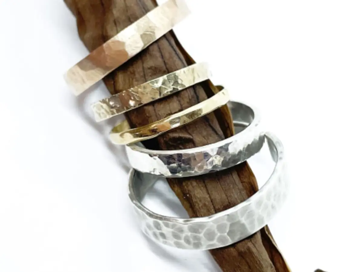 Atelier création de bagues et médailles à Paris 9ème