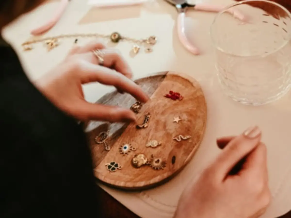 Atelier création de bijoux en acier inoxydable à Annecy (74)
