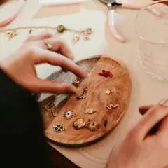 Atelier création de bijoux en acier inoxydable à Annecy (74)