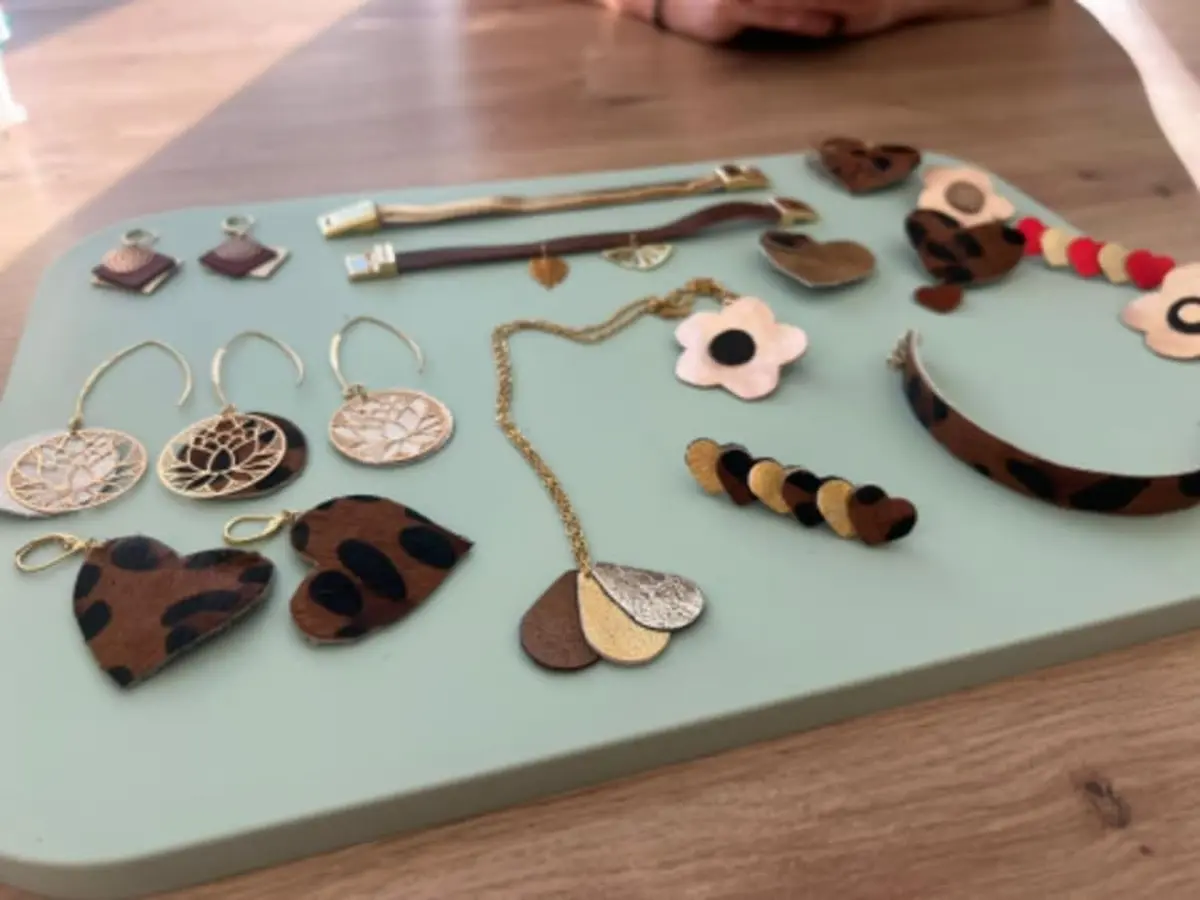 Atelier création de bijoux en cuir à Angers (49)