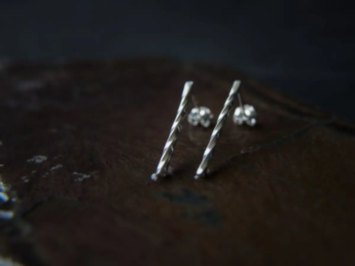 Atelier création de boucles d’oreilles en argent à Toulouse (31)