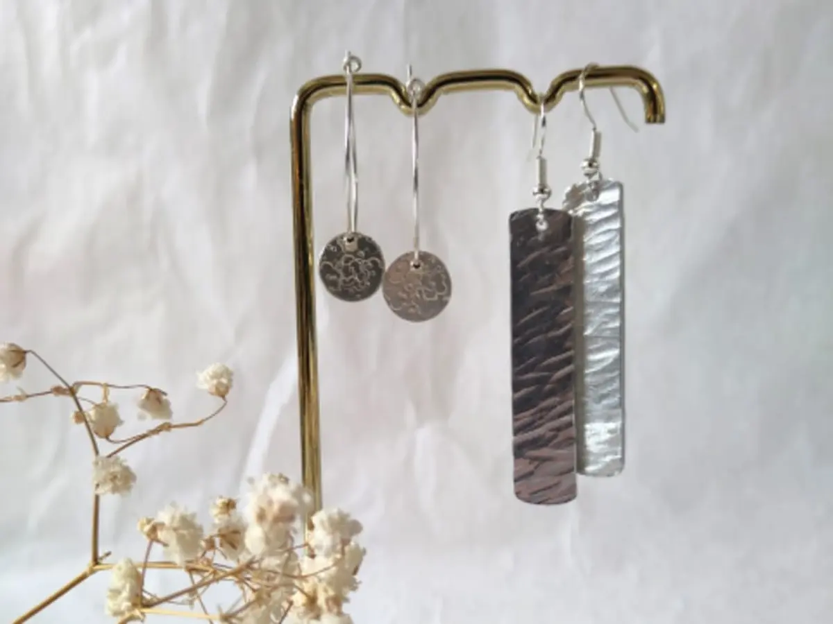 Atelier création de boucles d’oreilles en argent à Nantes (44)