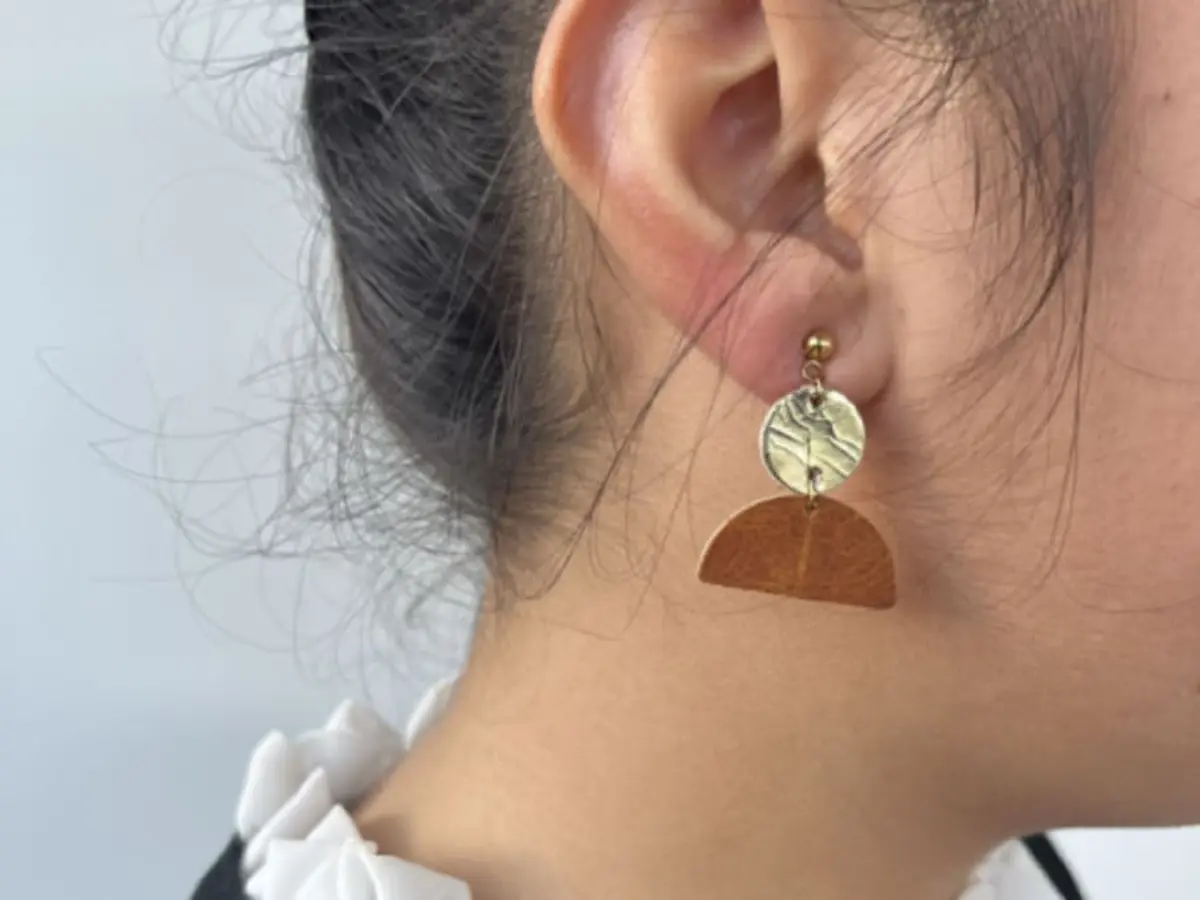 Atelier création de boucles d’oreilles en cuir à Nantes (44)