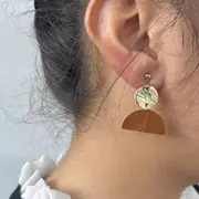 Atelier création de boucles d’oreilles en cuir à Nantes (44)