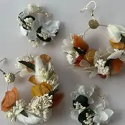 Atelier création de boucles d'oreilles en fleurs séchées à Lille