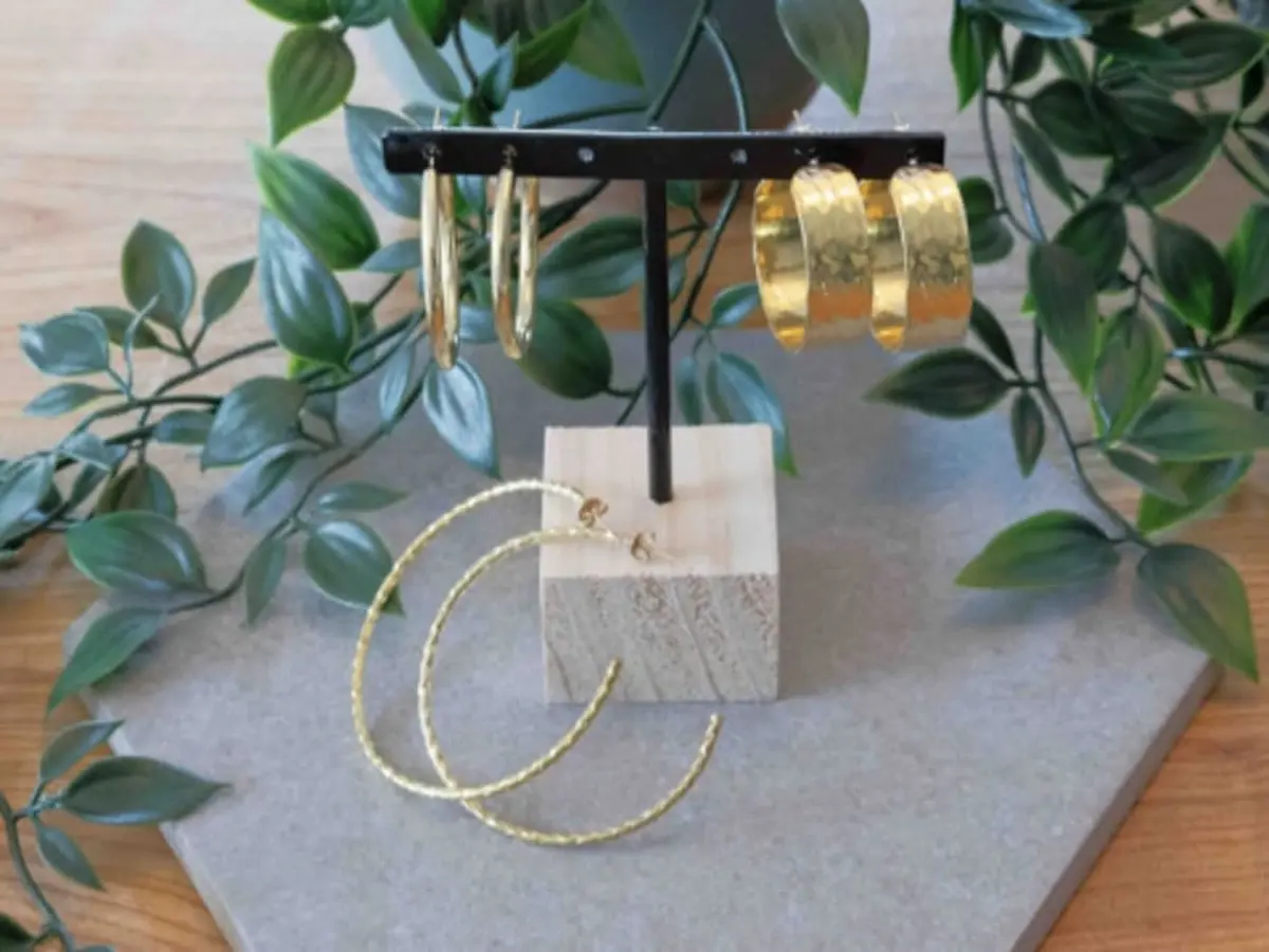 Atelier création de boucles d'oreilles en laiton à Anglet (64)