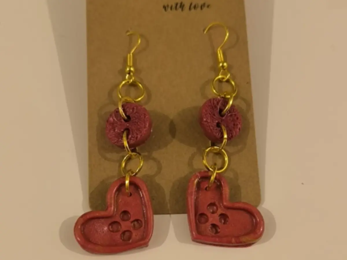 Atelier création de boucles d'oreilles en moulage à Strasbourg