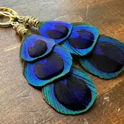 Atelier création de boucles d'oreilles en plumes à Paris 1er