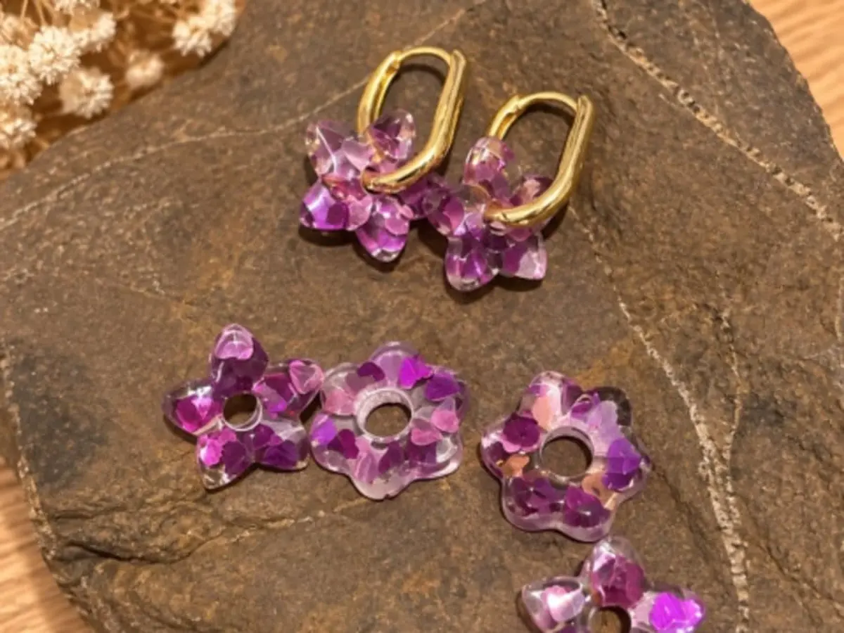 Atelier création de boucles d'oreilles en résine à Lyon 1er