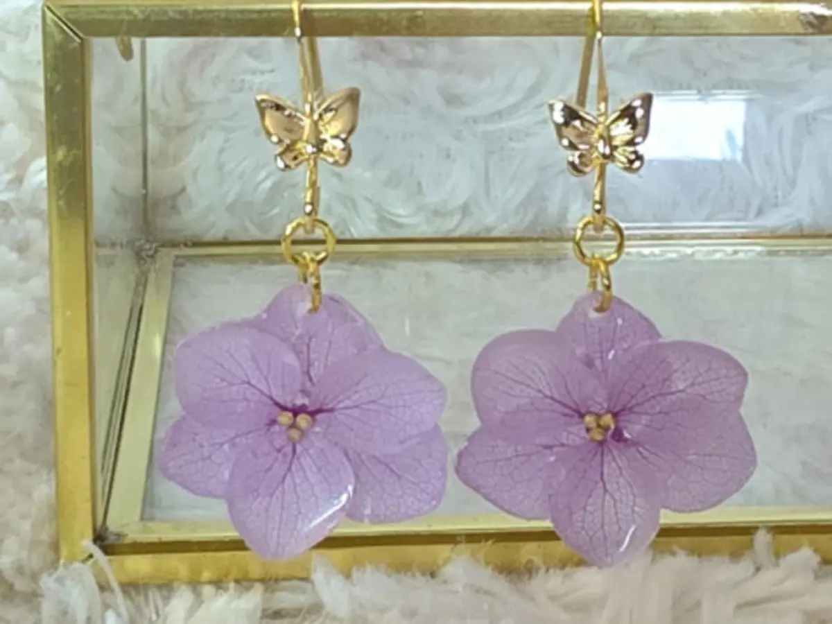 Atelier création de boucles d'oreilles florales à Saint-cyprien