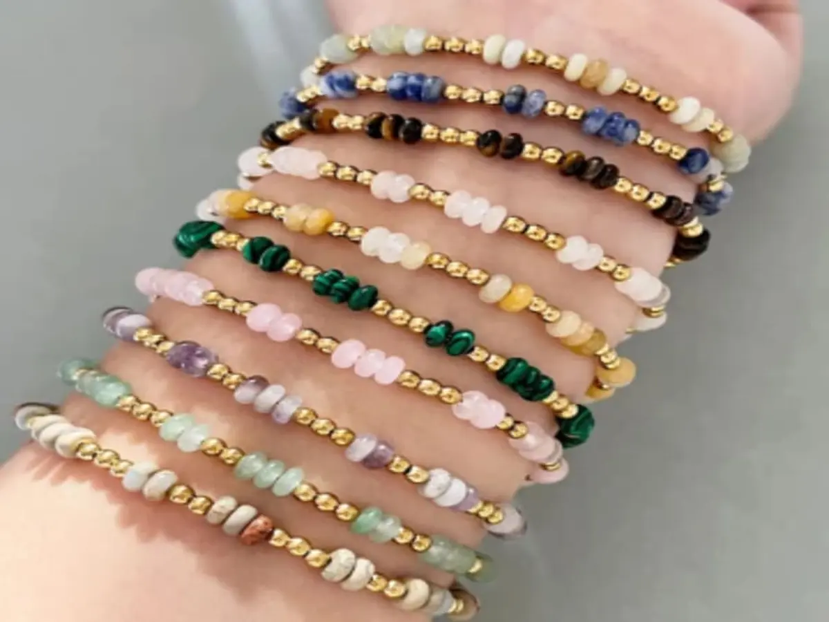 Atelier création de bracelets en perles à la Ferme des 4 saisons (38)