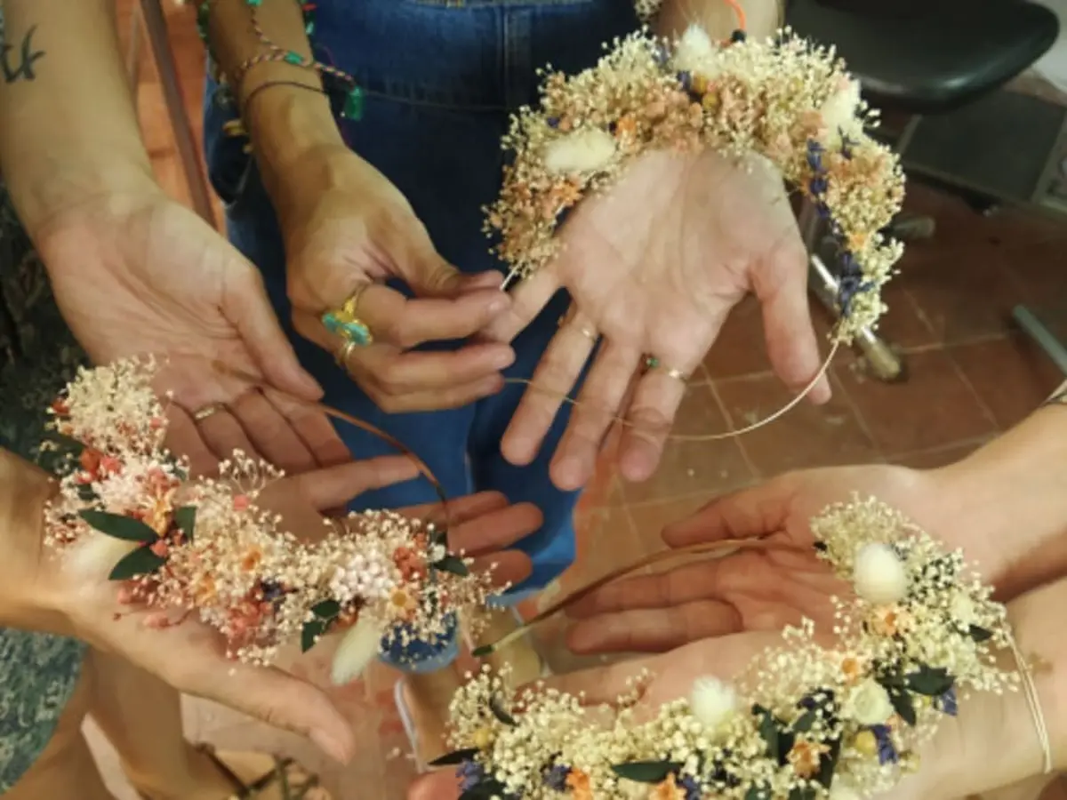 Atelier création de couronne en fleurs séchées à Marseille 5ème