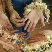 Atelier création de couronne en fleurs séchées à Marseille 5ème
