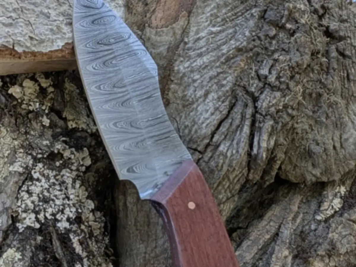 Atelier création de couteau en acier Damas à Valcivières (63)