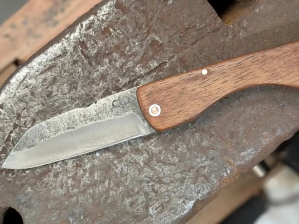 Atelier création de couteau pliant sur une journée à Vaugneray