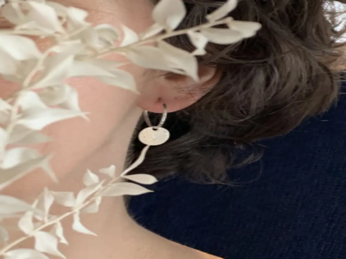 Atelier création de créoles en argent à Paris 18ème