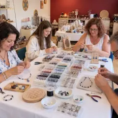 Atelier création de deux bijoux en pierres naturelles à Bordeaux (33)