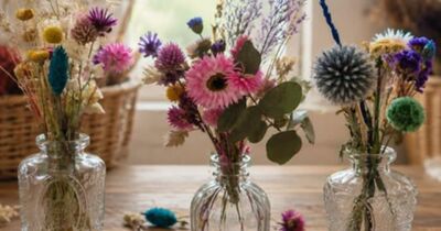 Atelier cr&eacute;ation de mini-vases fleuris &agrave; Montegut (32)