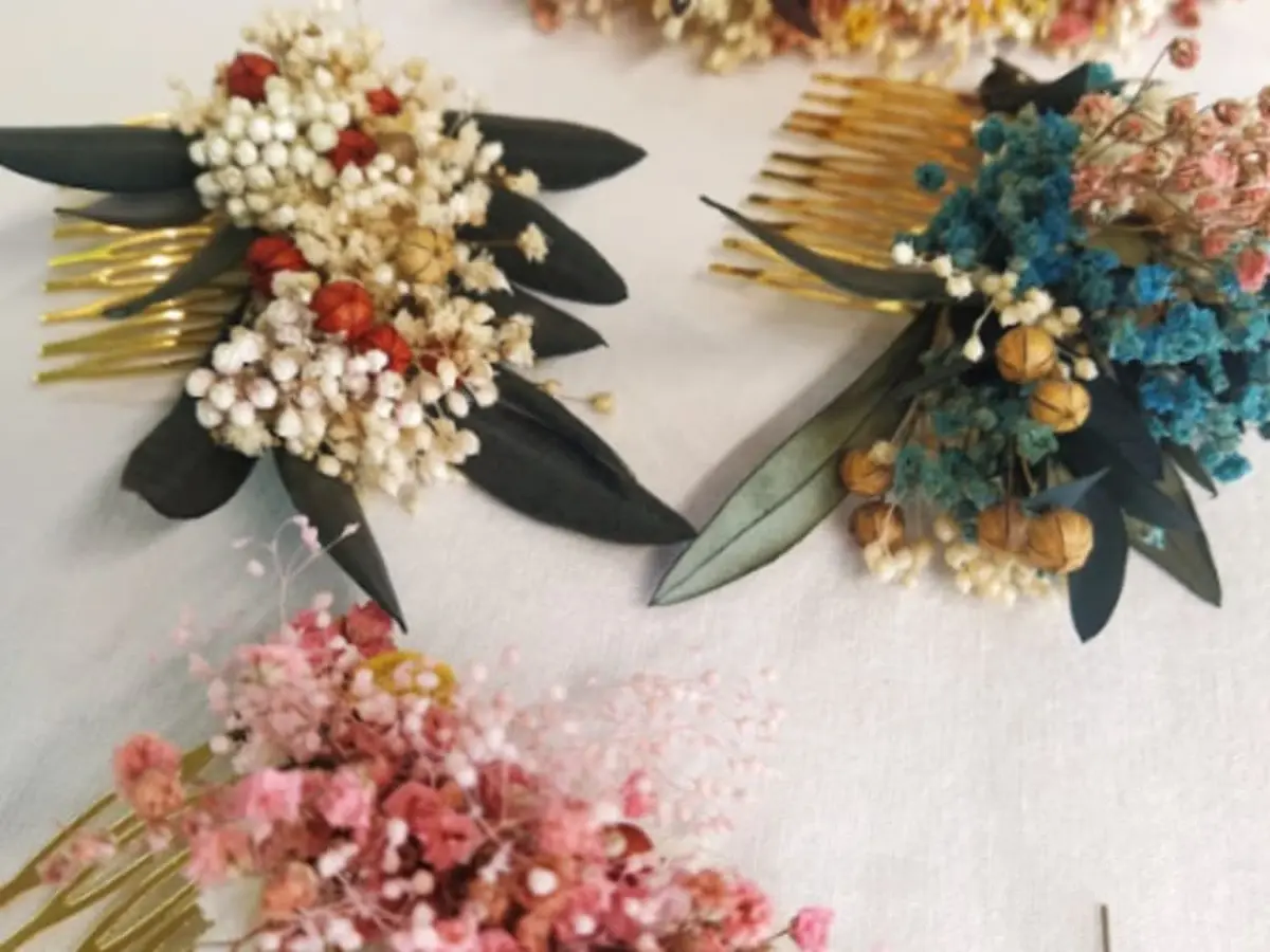 Atelier création de peigne en fleurs séchées à Marseille 5ème