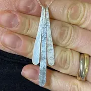 Atelier création de pendentif en argent à Strasbourg (67)