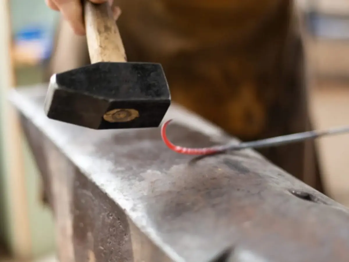 Atelier création de porte-clés forgés à Vaugneray (69)