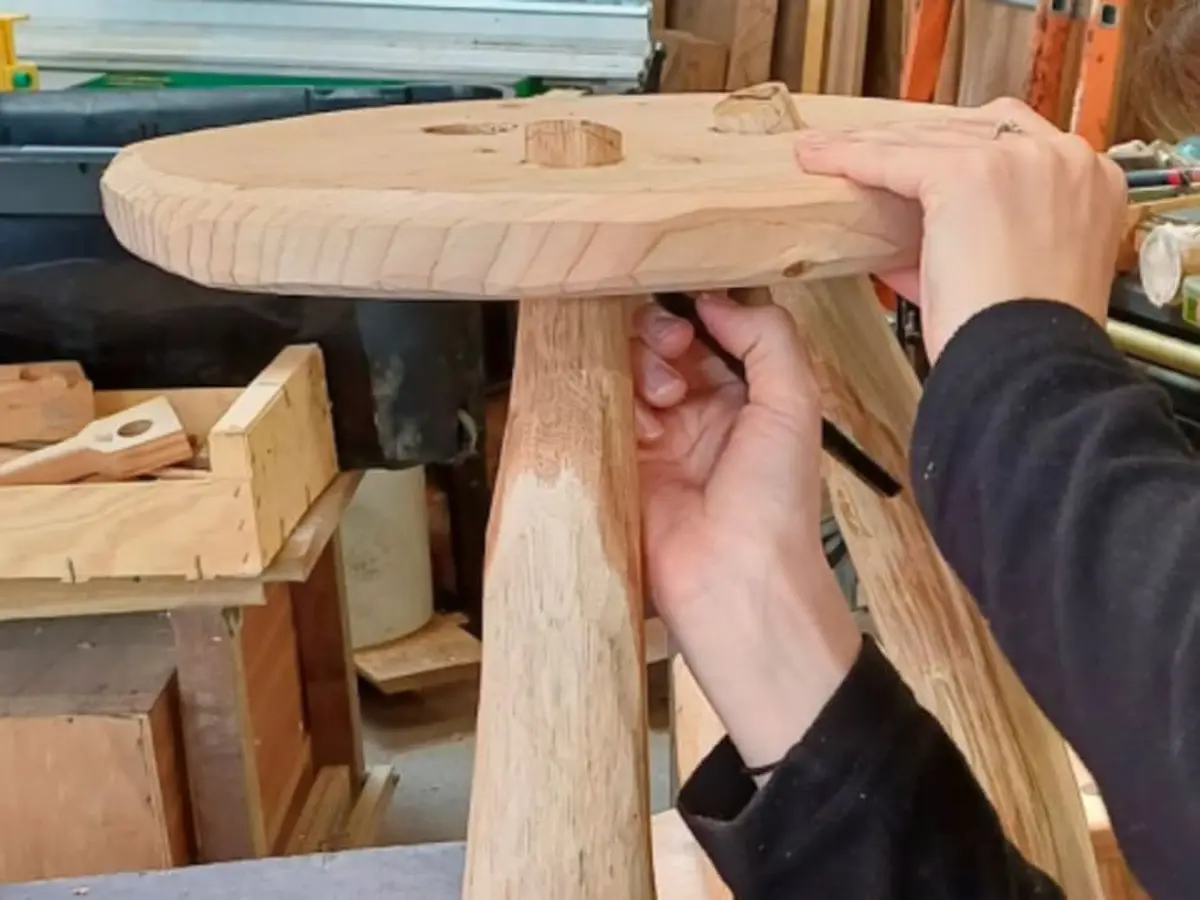 Atelier création de tabouret en bois près de Fontainebleau (77)
