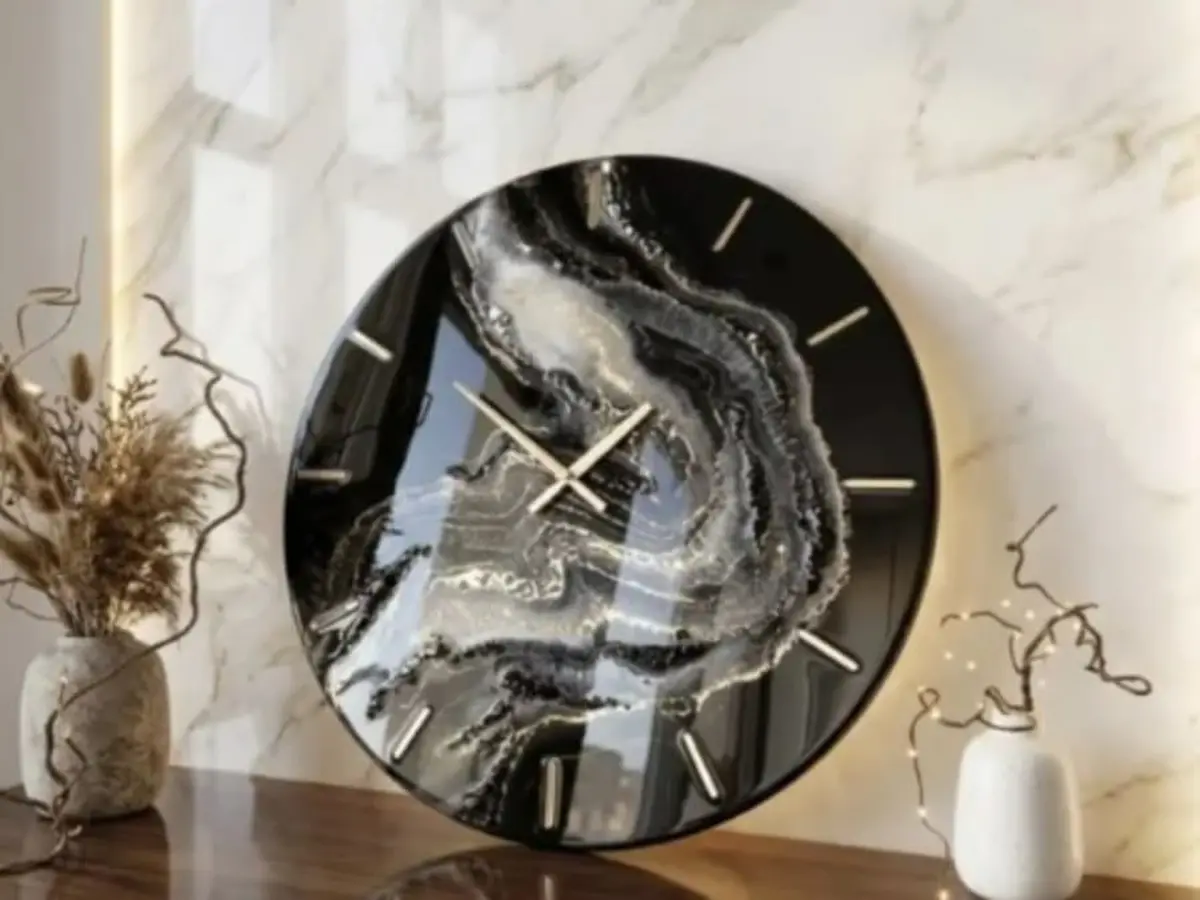 Atelier création Horloge Murale en résine à Paris 15ème